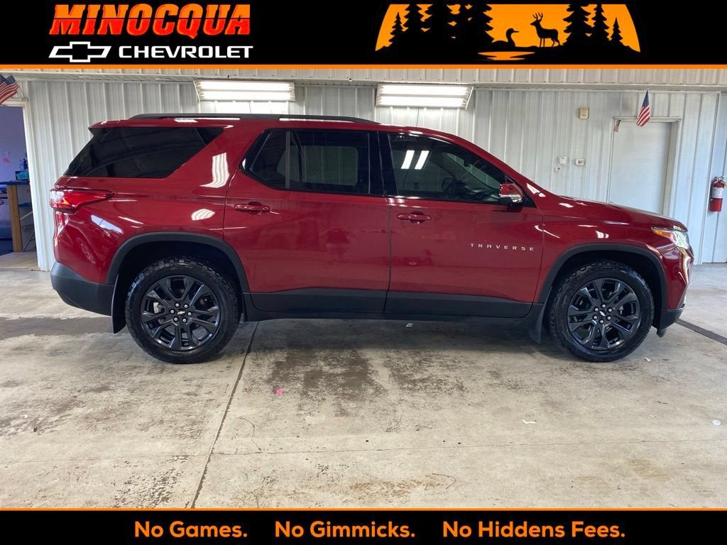 2020 Chevrolet Traverse RS in Cajun Red Tintcoat — front three-quarter view